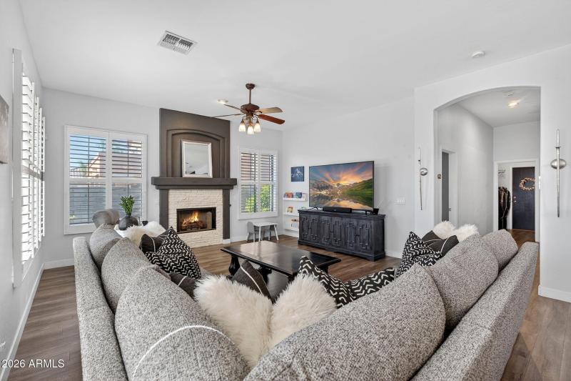 10-web-or-mls-030E Greenway St