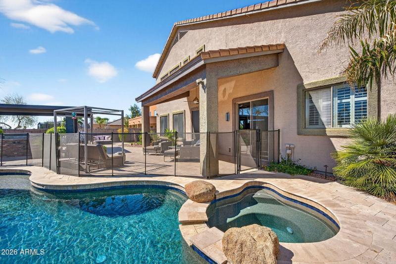 61-web-or-mls-077E Greenway St