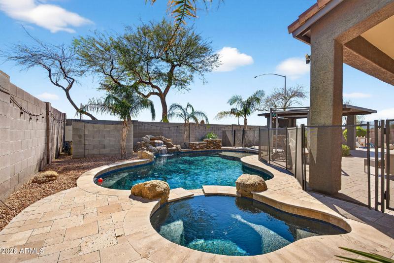 62-web-or-mls-075E Greenway St