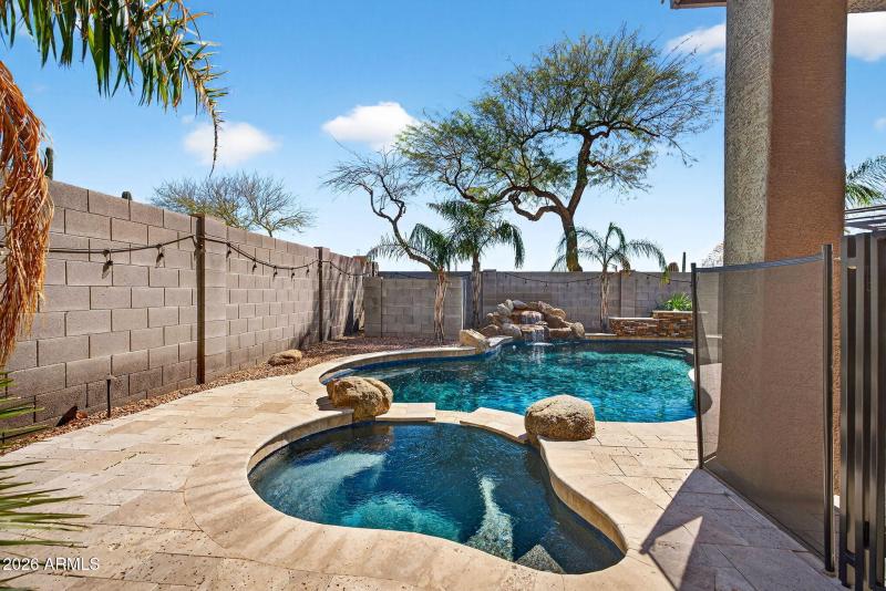 63-web-or-mls-074E Greenway St