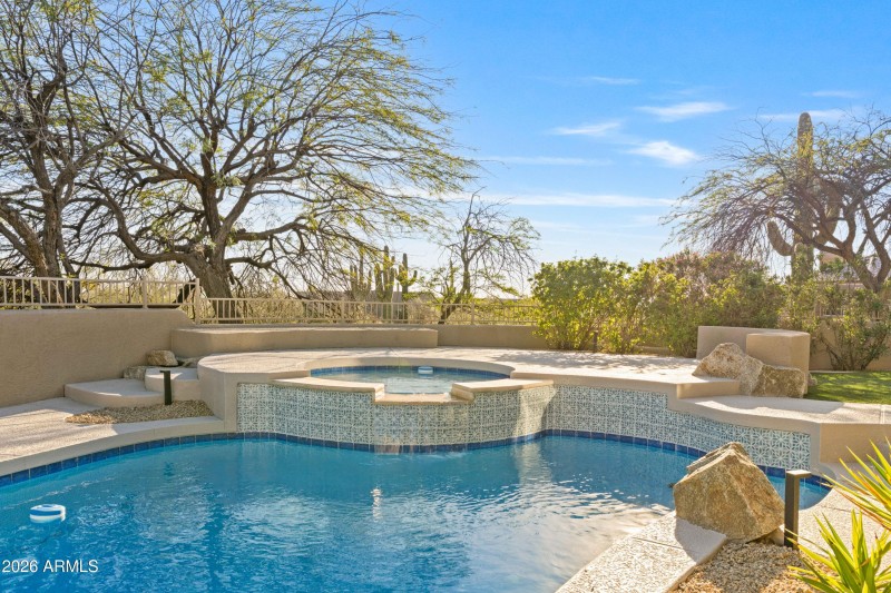 Hot tub & Pool