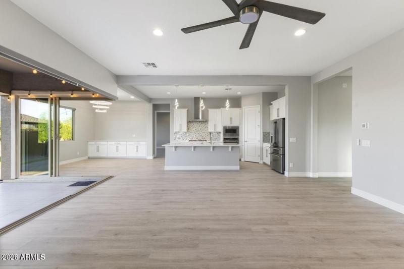 20251114073537950584000000-o