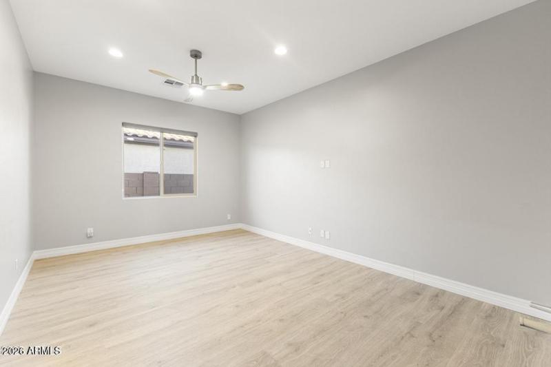 20251114073741715103000000-o