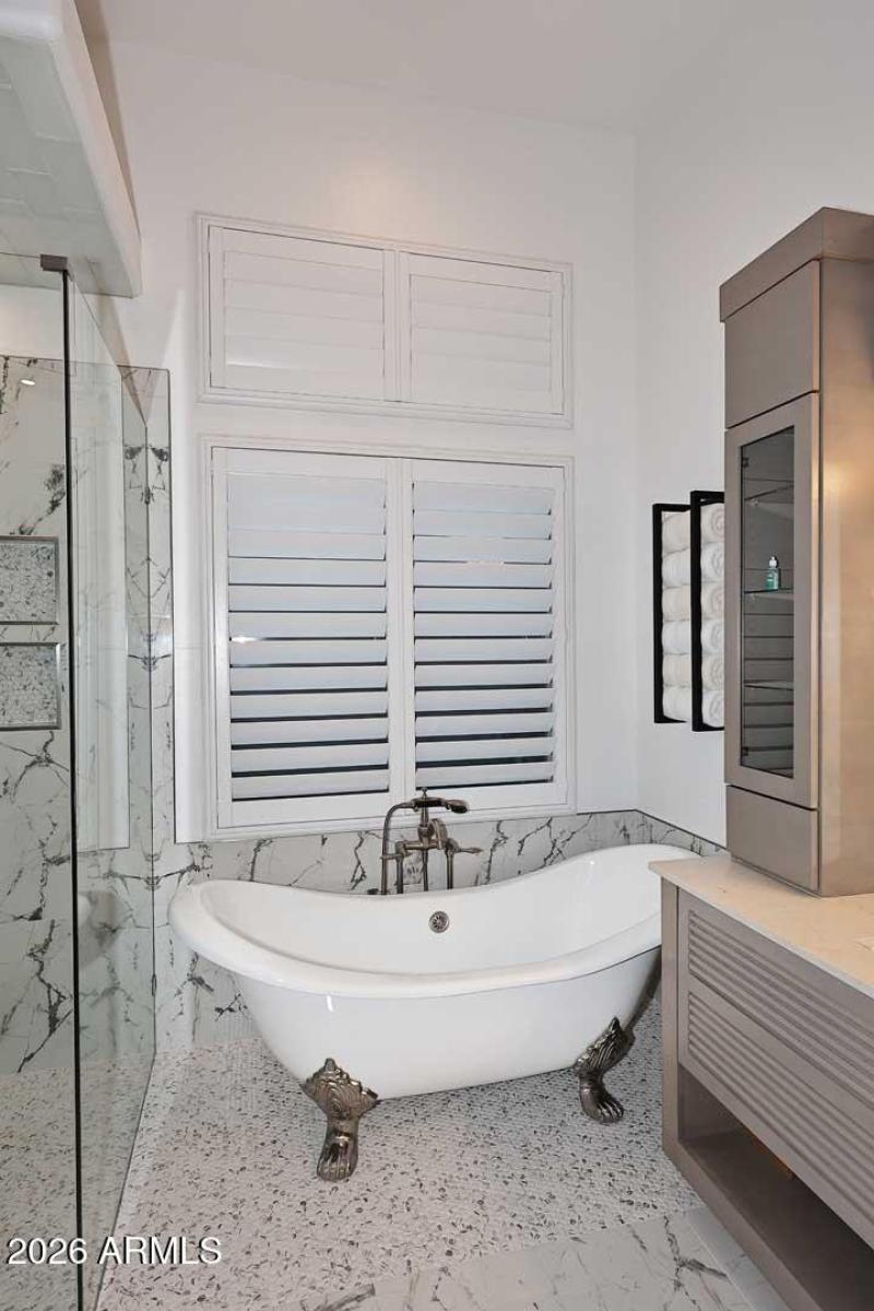 Primary Bath-Slipper Tub