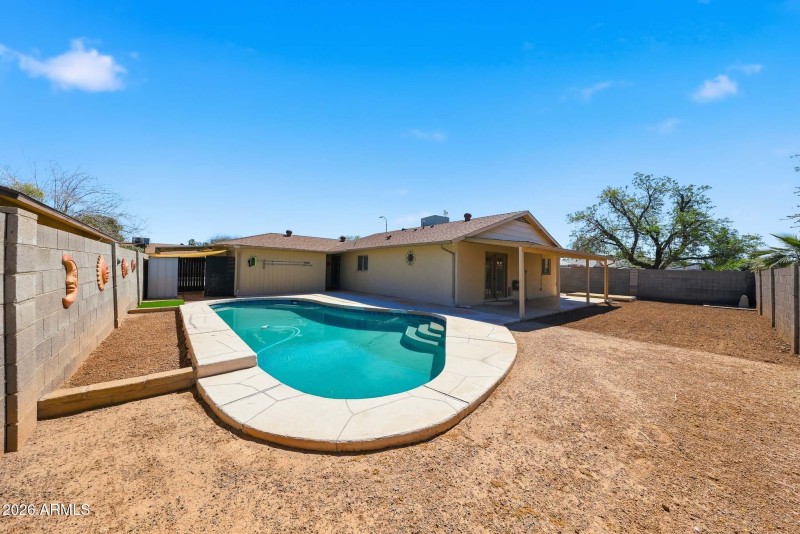 Pool with flagstone decking