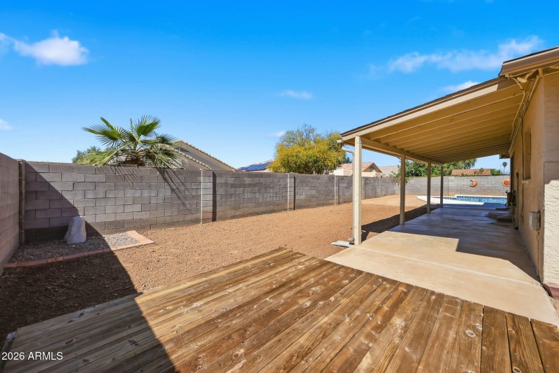 Decking for a jacuzzi