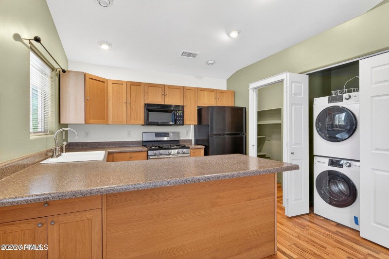 Kitchen/Breakfast Bar