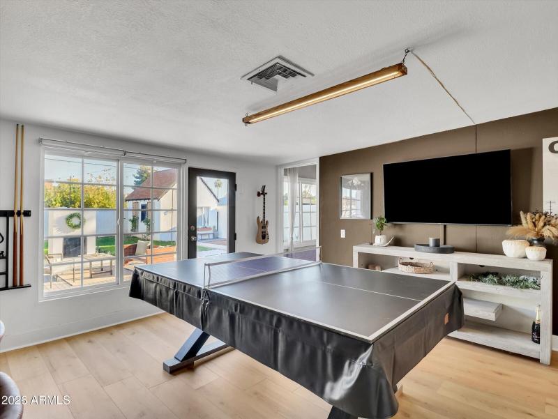 23-2204 E Whitton Avenue-23