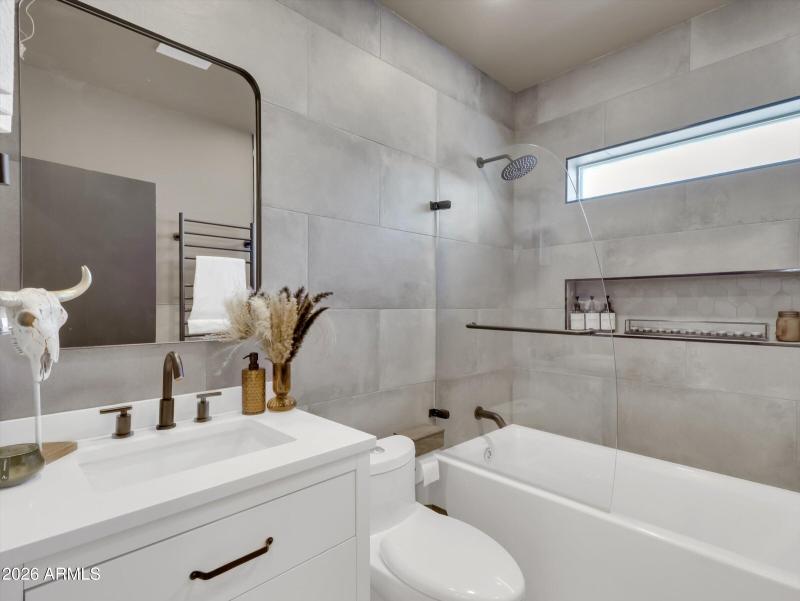 25-2204 E Whitton Avenue-25