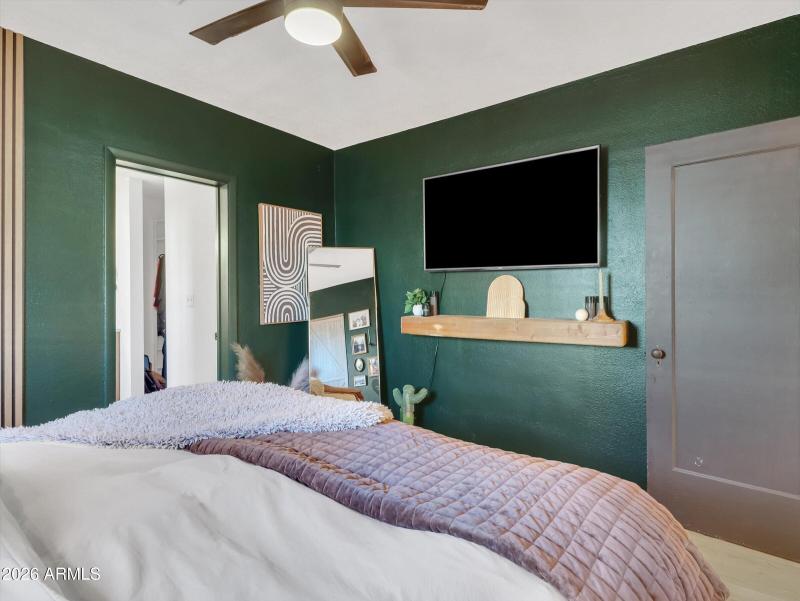 27-2204 E Whitton Avenue-27