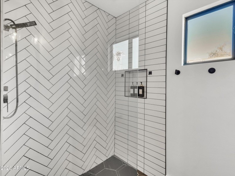 30-2204 E Whitton Avenue-30