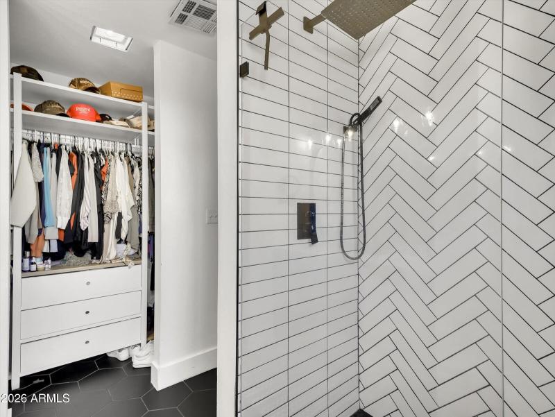 31-2204 E Whitton Avenue-31