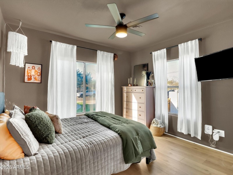 32-2204 E Whitton Avenue-32