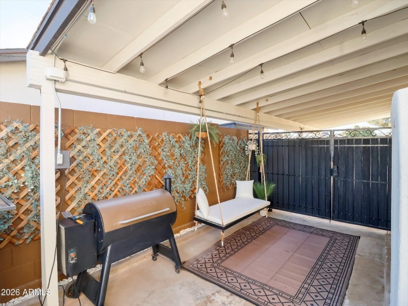 44-2204 E Whitton Avenue-44