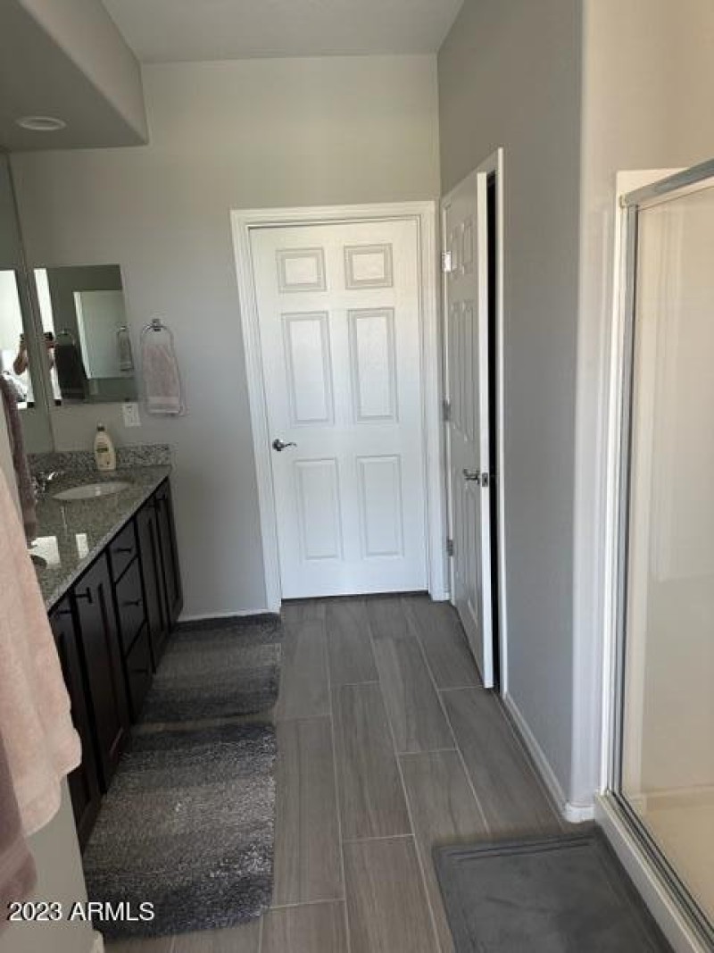 18903 W 261st Dr - master bathrrom