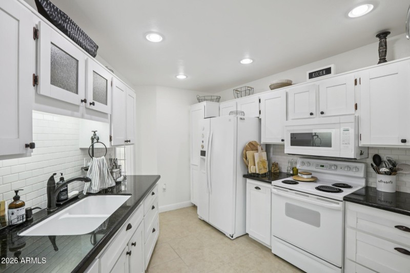 11-web-or-mls-N 109th Ave-S1503-011