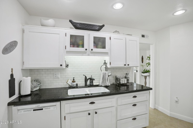 12-web-or-mls-N 109th Ave-S1503-012