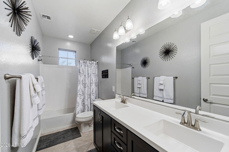 064__4269 E Sierra Madre Ave