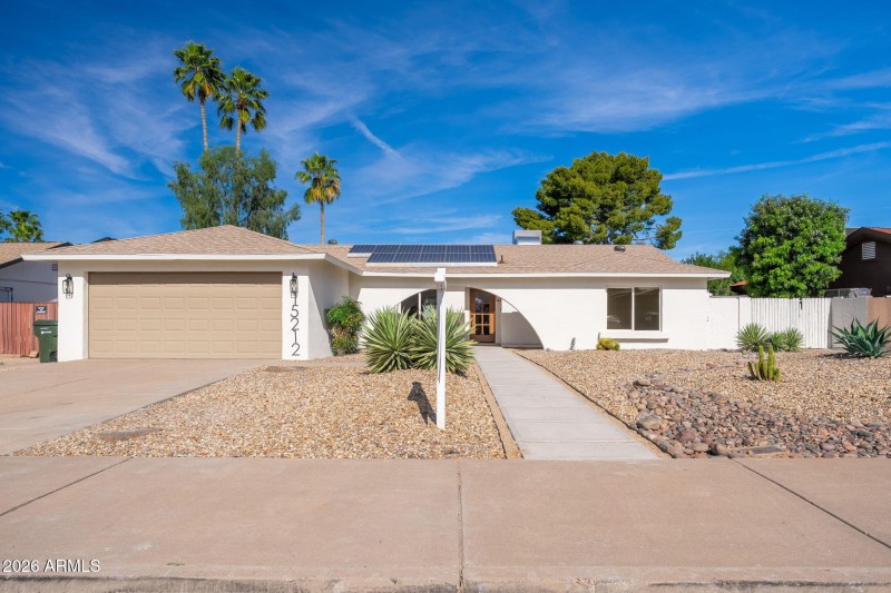 15212 N 53rd St - 01