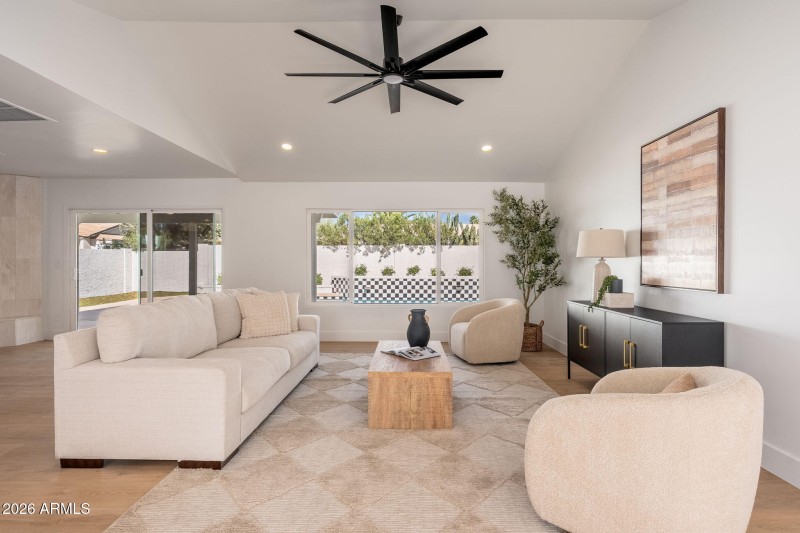 15212 N 53rd St - 06