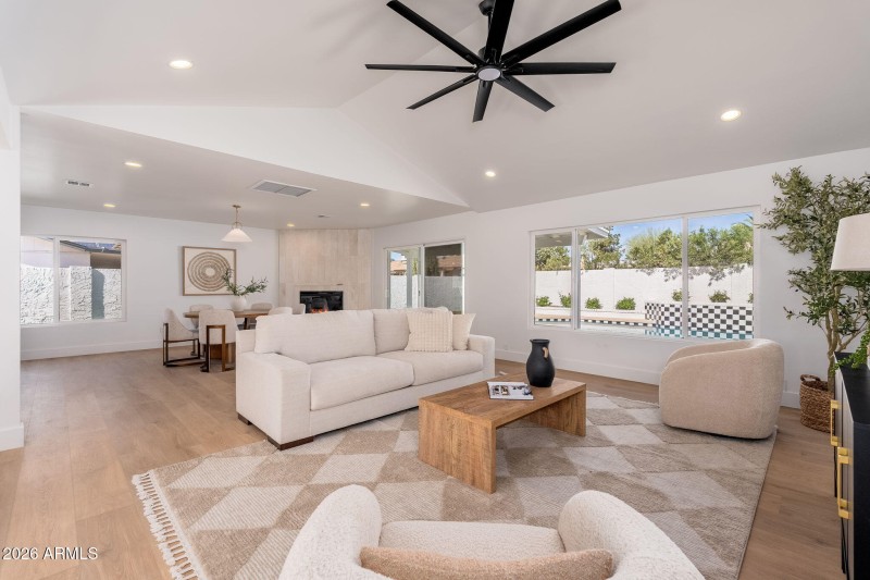 15212 N 53rd St - 07