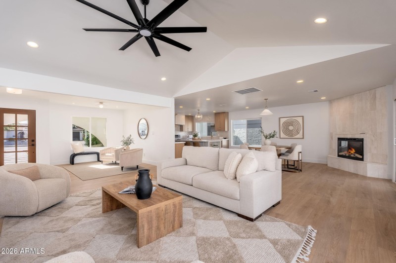 15212 N 53rd St - 09