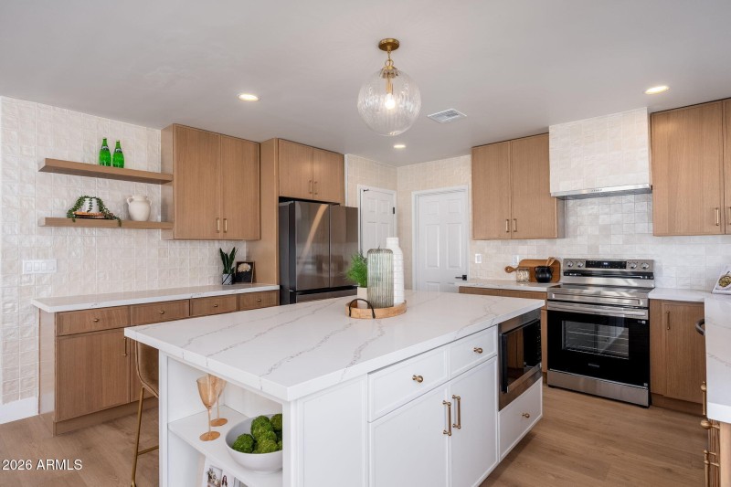 15212 N 53rd St - 13