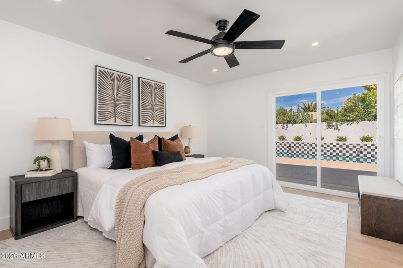 15212 N 53rd St - 18