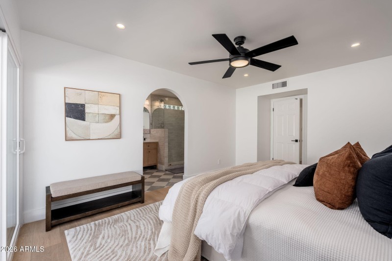 15212 N 53rd St - 19