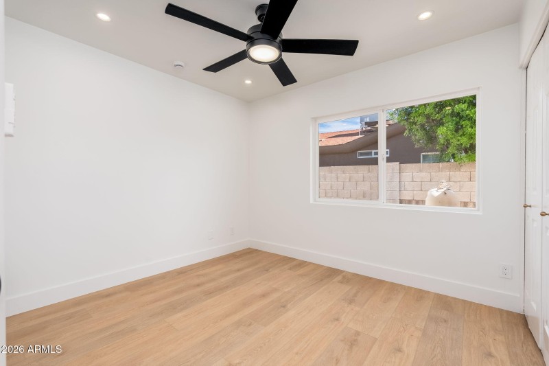 15212 N 53rd St - 22