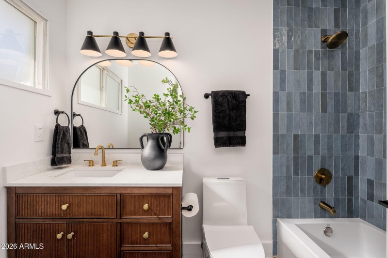 15212 N 53rd St - 24