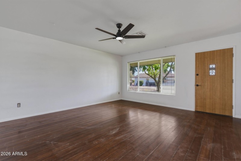 7-web-or-mls-3526 N 83rd St-25