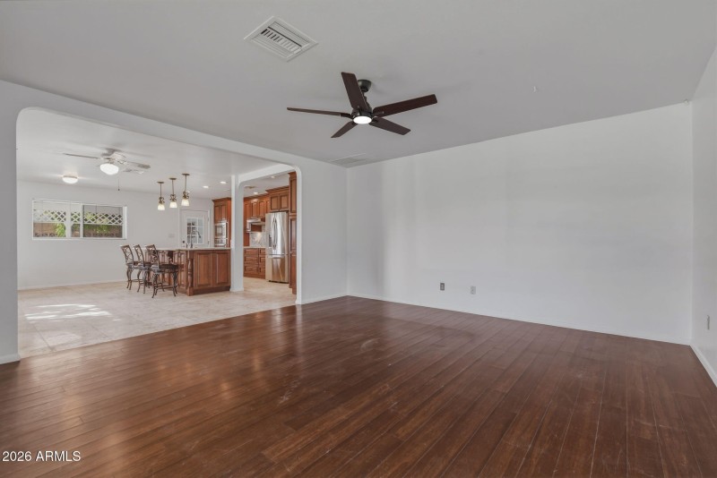 9-web-or-mls-3526 N 83rd St-23