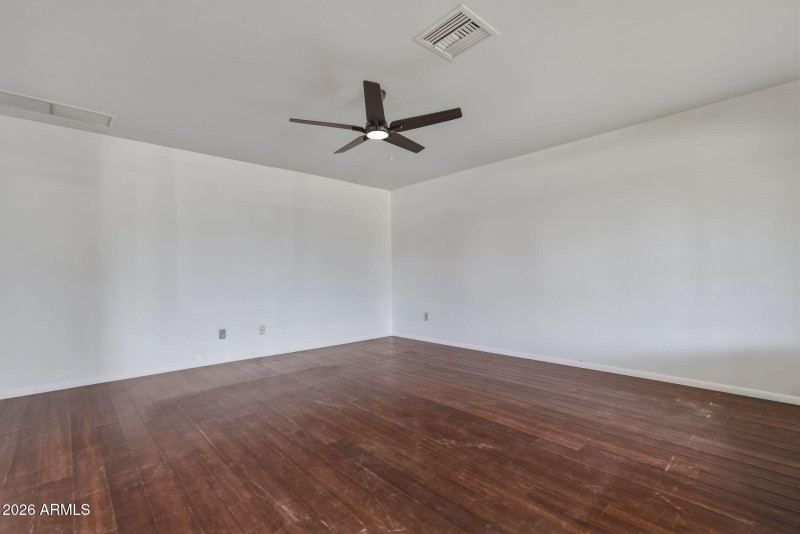 10-web-or-mls-3526 N 83rd St-22