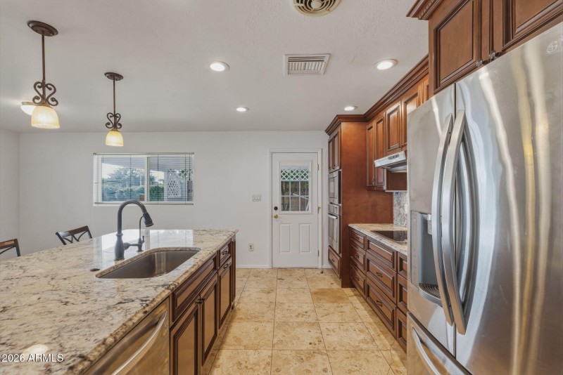 19-web-or-mls-3526 N 83rd St-34