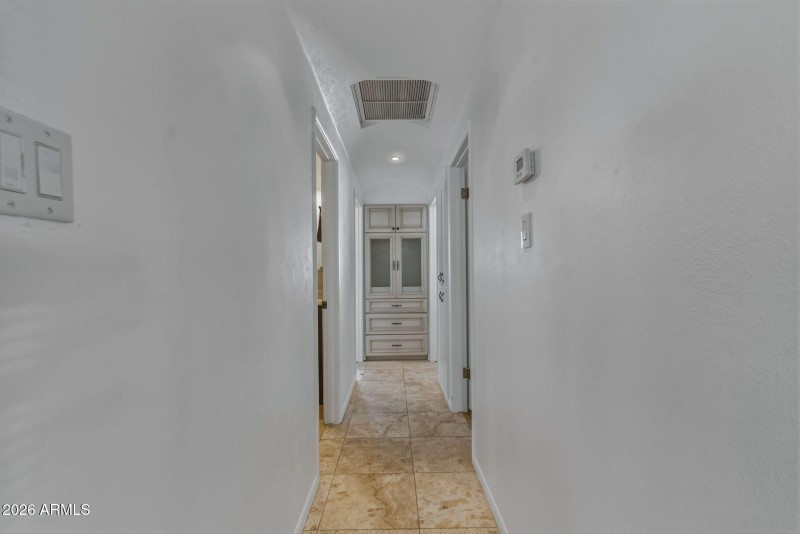 22-web-or-mls-3526 N 83rd St-14