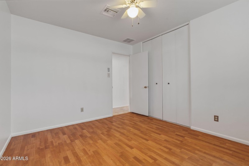 24-web-or-mls-3526 N 83rd St-20