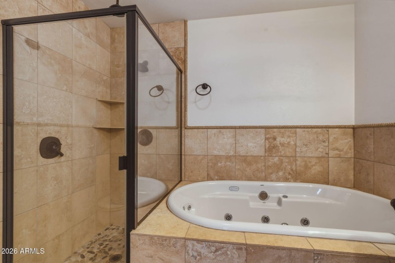 25-web-or-mls-3526 N 83rd St-17