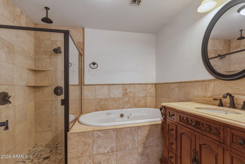 27-web-or-mls-3526 N 83rd St-15