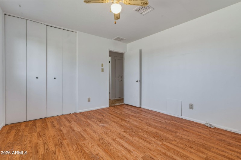 31-web-or-mls-3526 N 83rd St-11