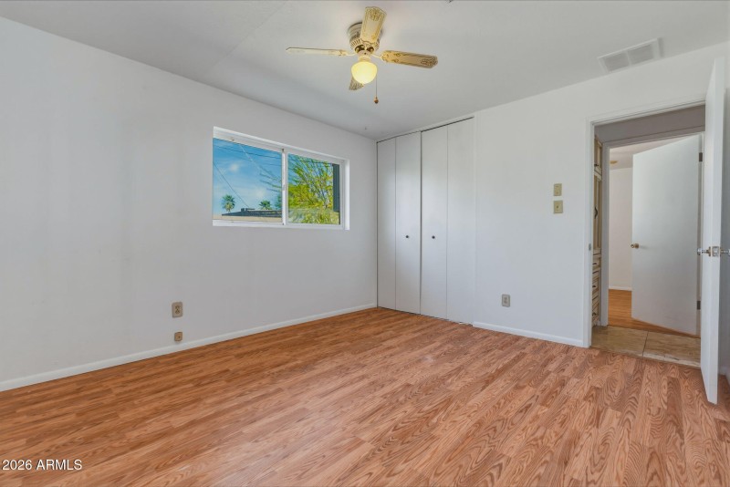 32-web-or-mls-3526 N 83rd St-10