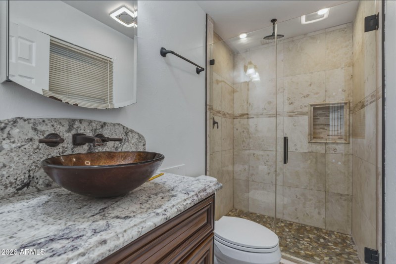 33-web-or-mls-3526 N 83rd St-13