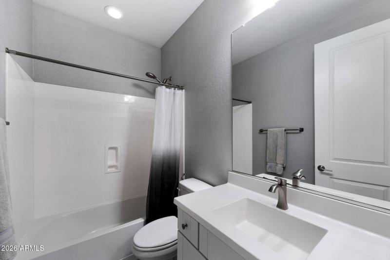 020__5706 S Winchester