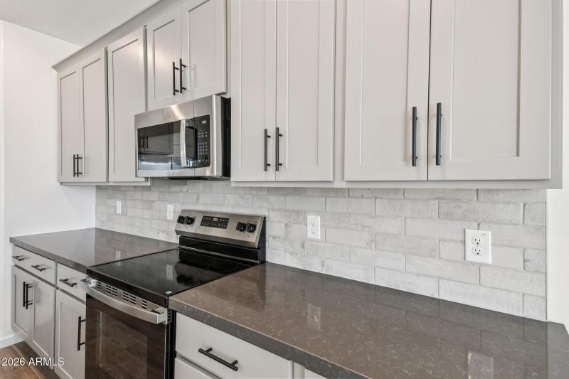 9-web-or-mls-W Tamarisk Ave-S1403-009