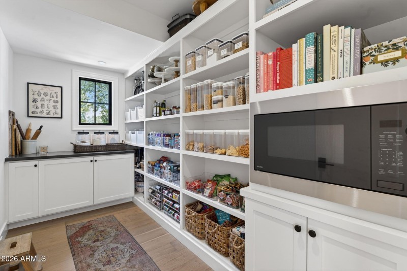 Walk-in Pantry