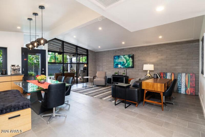 6845 E Earll Great Room