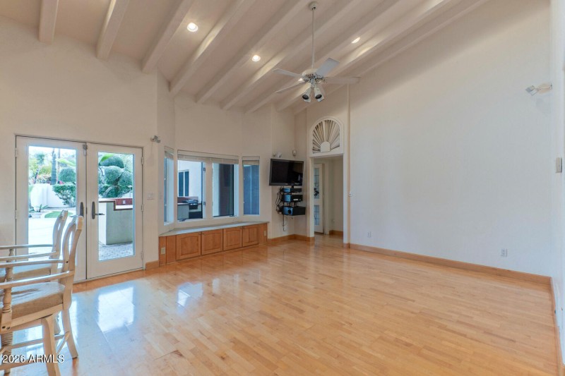 8262 East Vista De Valle-large-007-006-f