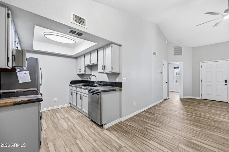 8-5136EES1051-ocupix-