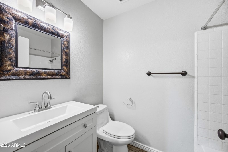 24-5136EES1051-ocupix-