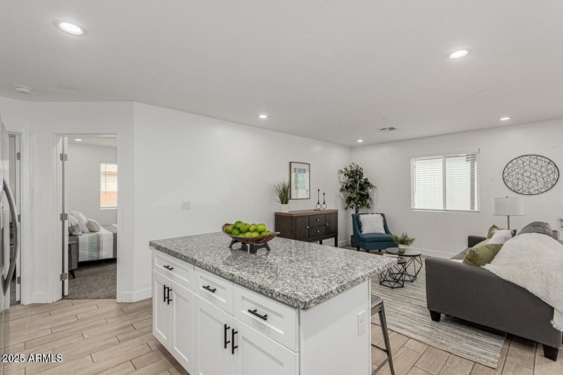 20250924203719679233000000-o